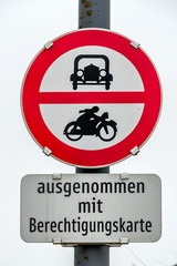 Verbotschild f&uuml;r Auto und Motorrad