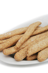 grissini integrali ai cereali_ sfondo bianco