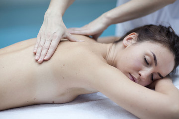 Obraz na płótnie Canvas Young woman getting a massage in a spa 