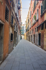 Fototapeta na wymiar street in historic Venice, Italy 