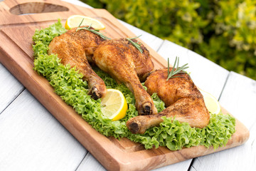 leckere Hähnchenkeulen