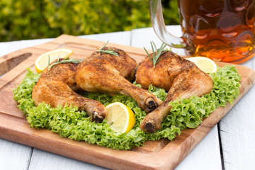 knusprige Hähnchenschenkel