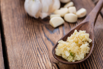 Garlic Press (with fresh Garlic)