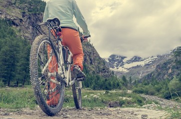 Cyclist getting ready to start