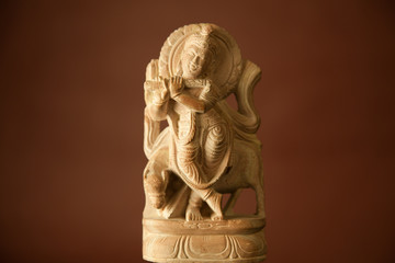 Fototapeta na wymiar Krishna Statue aus Marmor