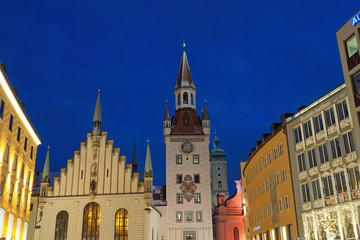 Fototapeta na wymiar Das alte Rathaus in München