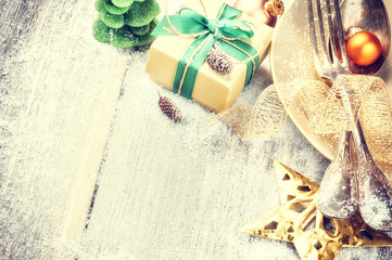 Christmas table setting in gold and green tone