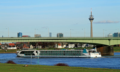 Kardinal-Frings Brücke bei Düsseldorf