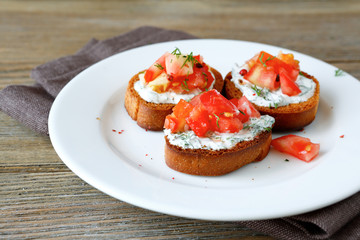 crispy bruschetta with cheese