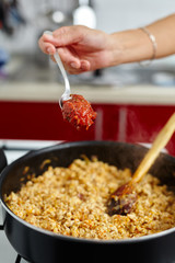 Adding tomato sauce to a recipe