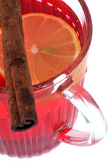 Au-dessus de grog au citron et à la cannelle