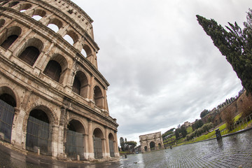 Fototapeta premium Colosseo sotto la pioggia