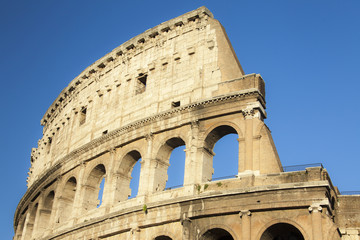 Colosseo e il cielo di Roma