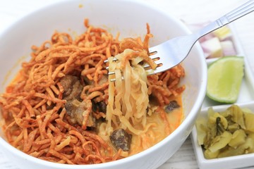 Northern Thai Noodle Curry Soup (Khao Sawy)