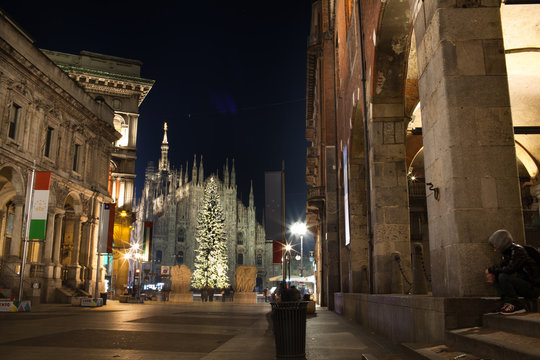 Milano con le luci della notte
