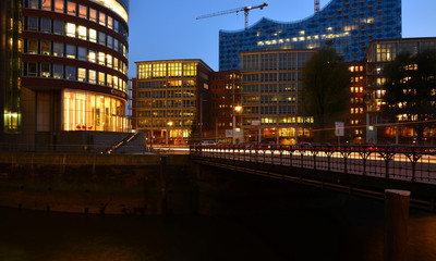 Fototapeta na wymiar Hamburg bei Nacht