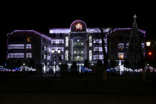 Здание Пенсионного фонда в Грозном ночью