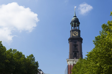 Fototapeta na wymiar Hamburg St. Michaelis Church