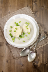 cauliflower soup with spring onions