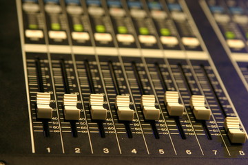 Mixing Console - 75547669