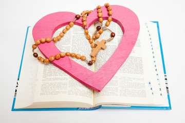 Розарий, розовое сердце, Библия