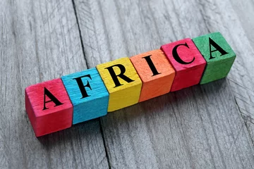Poster Im Rahmen Wort Afrika auf bunten Holzwürfeln © chrupka