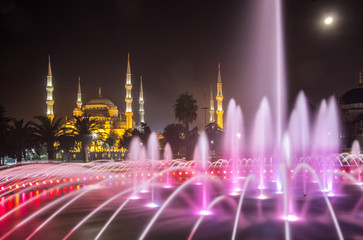 Fototapeta na wymiar Blue Mosque and fountain, Istanbul, Turkey