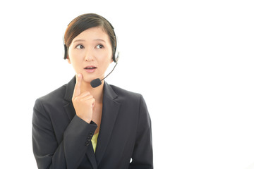 不安な表情のオペレーター