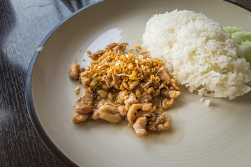 Rice with chicken fried with garlic and black pepper