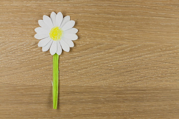 Margarite aus Papier gebastelt