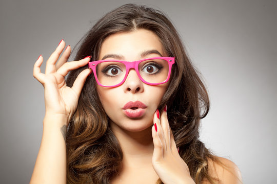 M&auml;dchen mit Brille pink