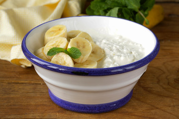 healthy breakfast cottage cheese with fresh banana