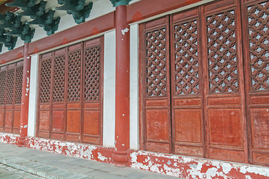 chinese old wooden door
