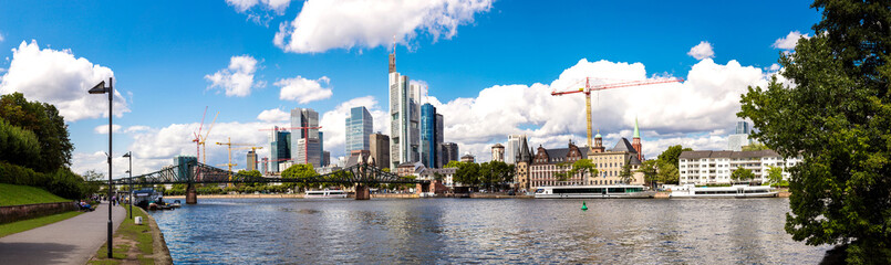 Fototapeta premium Ginancial district in Frankfurt