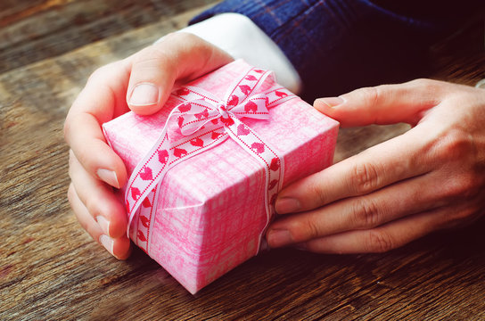 male hand holding a gift
