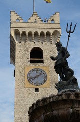 fontana con campanile