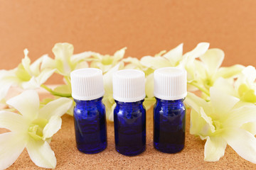青いボトルのエッセンシャルオイル