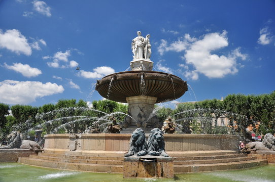 AIX EN PROVENCE : FONTAINE DE LA ROTONDE