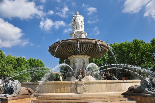 AIX EN PROVENCE : FONTAINE DE LA ROTONDE