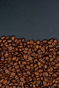 Fresh roasted coffee beans background © marcin jucha