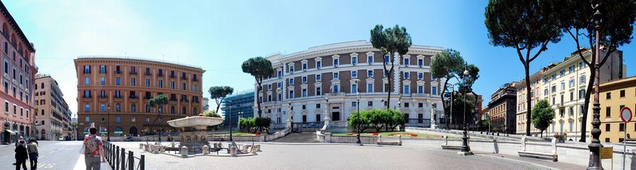 Fototapeta na wymiar Rome city life. View of Rome city on June 1, 2014
