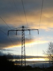 Stromleitung im Sonnenuntergang