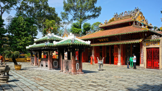 Le Van Duyet temple, history worship place