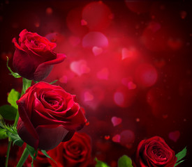 Obraz na płótnie Canvas valentine background with hearts and red roses