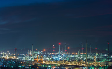 Fototapeta premium Oil refinery power station at twilight