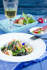 Pasta with cuttlefish ink and vegetables