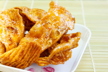 Caramelized crisps.