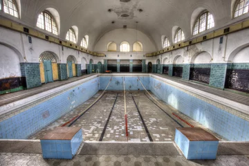 Glasbilder Rudnes Altes verlassenes Schwimmbad