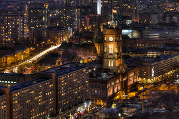 Rotes Rathaus in Berlin bei Nacht