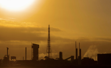 Fototapeta na wymiar Refinery at sunset